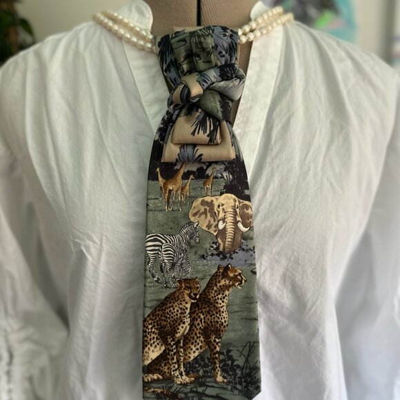 Upcycled Ladies Necktie Silk Necktie Necklace - Africa - Picture 3 of 8